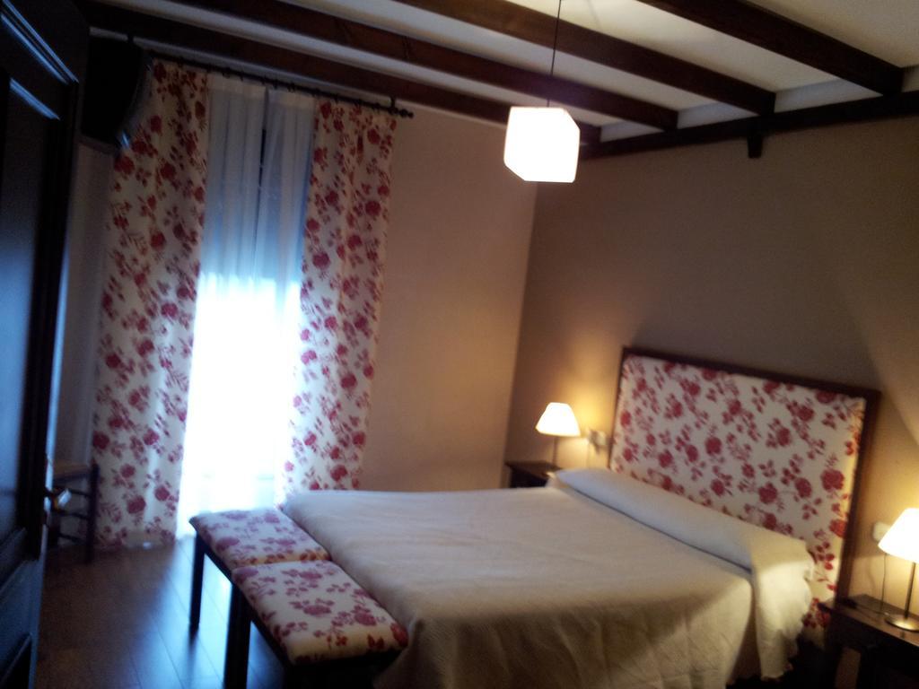 Apartamentos El Mirador Del Soto Sotoserrano 외부 사진