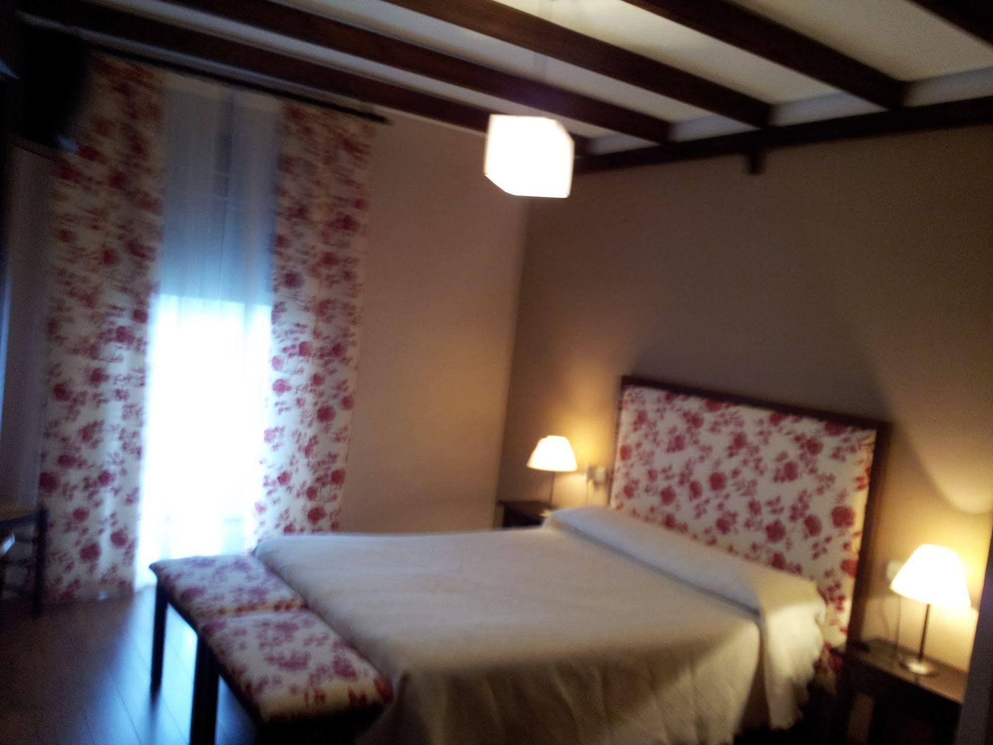 Apartamentos El Mirador Del Soto Sotoserrano 외부 사진